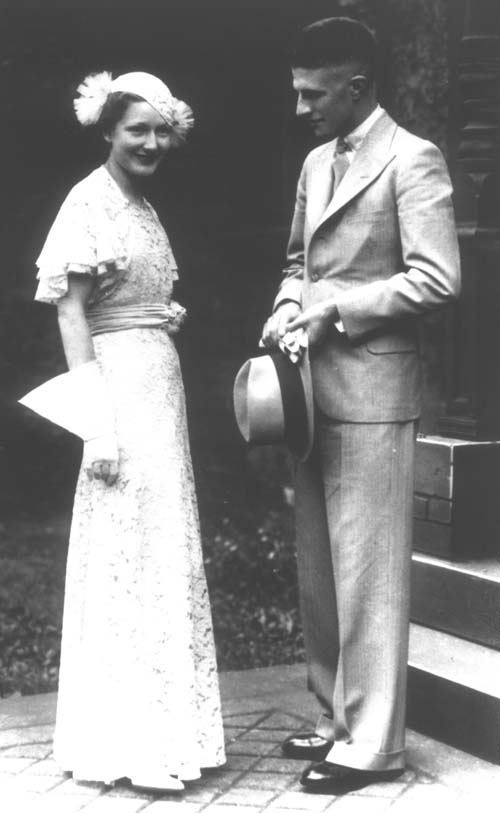 Mum and Dad at Auntie Evekyn�s wedding (I think)
